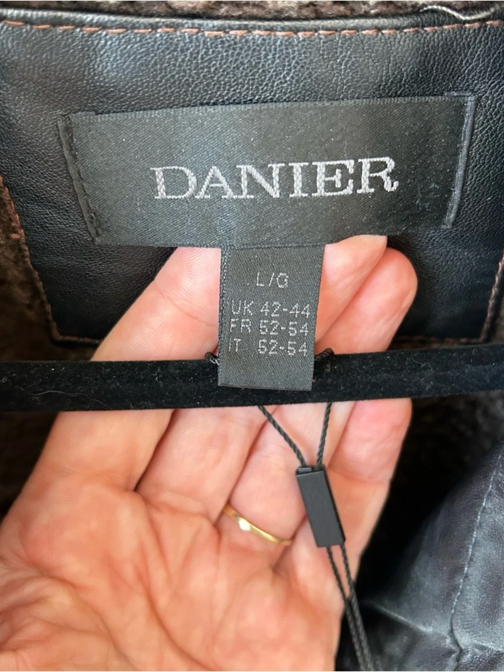 Danier Black Leather Moto Jacket Size Large Quilted Shoulder Full Zip Distressed - Picture 3 of 15
